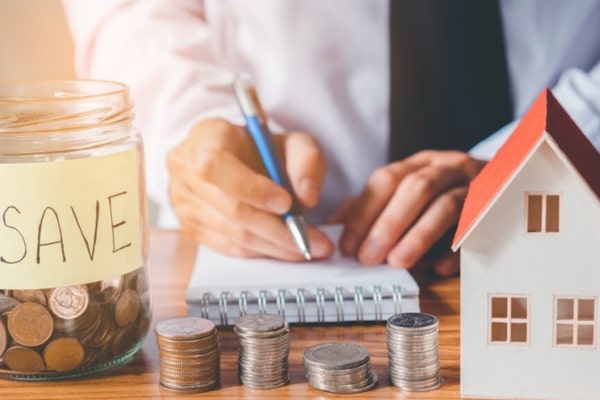 Choose the right way of saving to buy a house according to your age