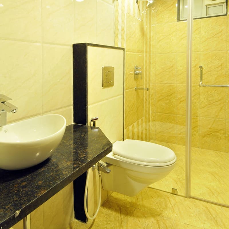 APARTMENTS & PENTHOUSES