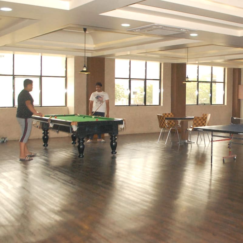 APARTMENTS & PENTHOUSES